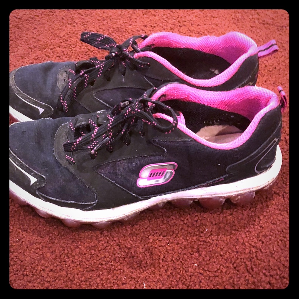 Sketchers 7.5 Black & pink sneakers